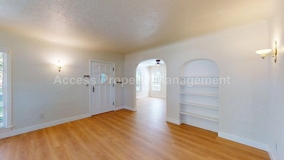 Building Photo - 1200 Sycamore St