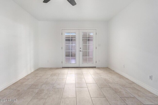 Building Photo - Beautiful townhome in Scottsdale!