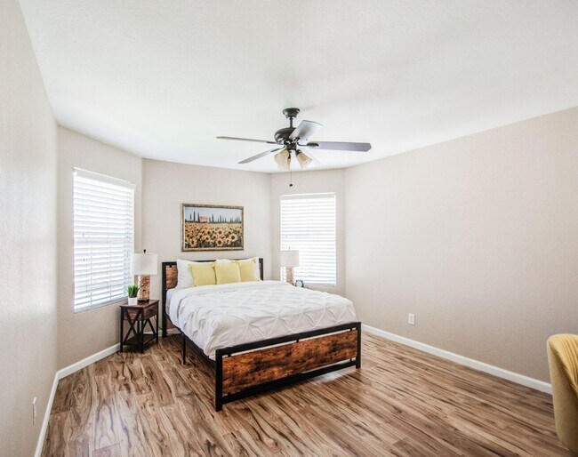 Building Photo - 4bd, 3ba on Arrowhead Golf Course!
