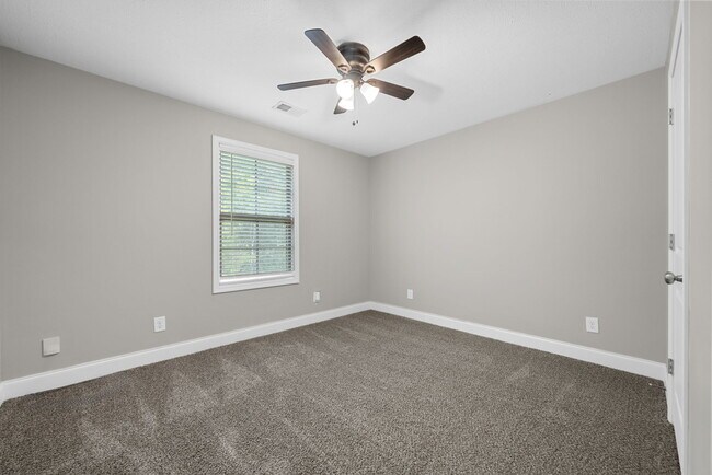 Building Photo - 1725 Rains Rd