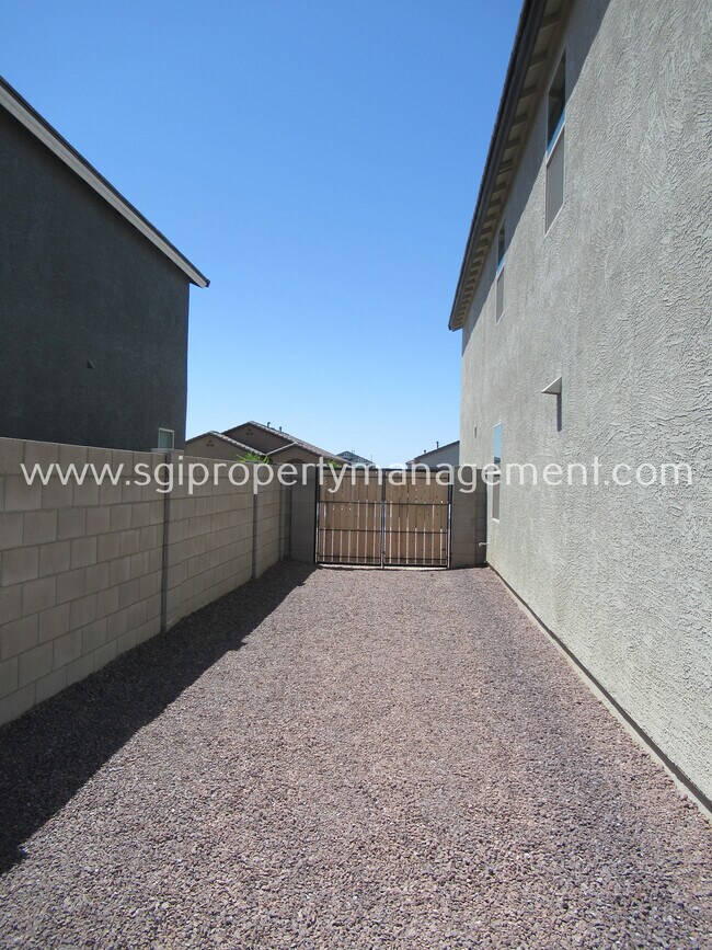 Building Photo - 19218 W Pierson St