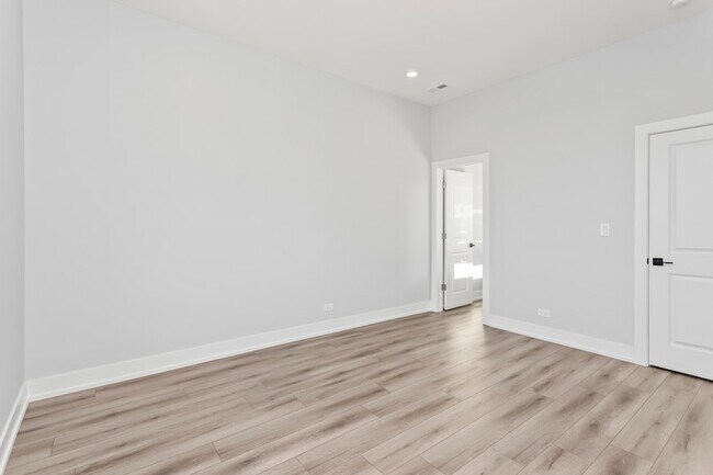 Building Photo - 6343 S Drexel Ave