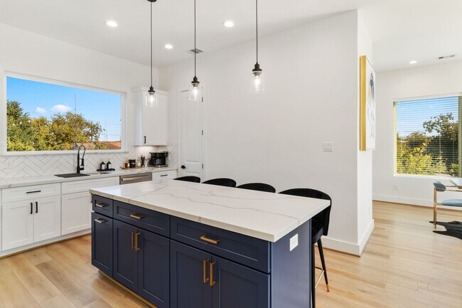 Building Photo - 1807 Lee St