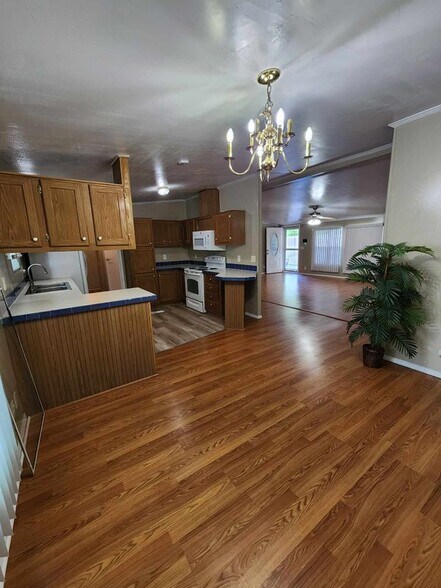 Building Photo - 922 Ashwood Dr