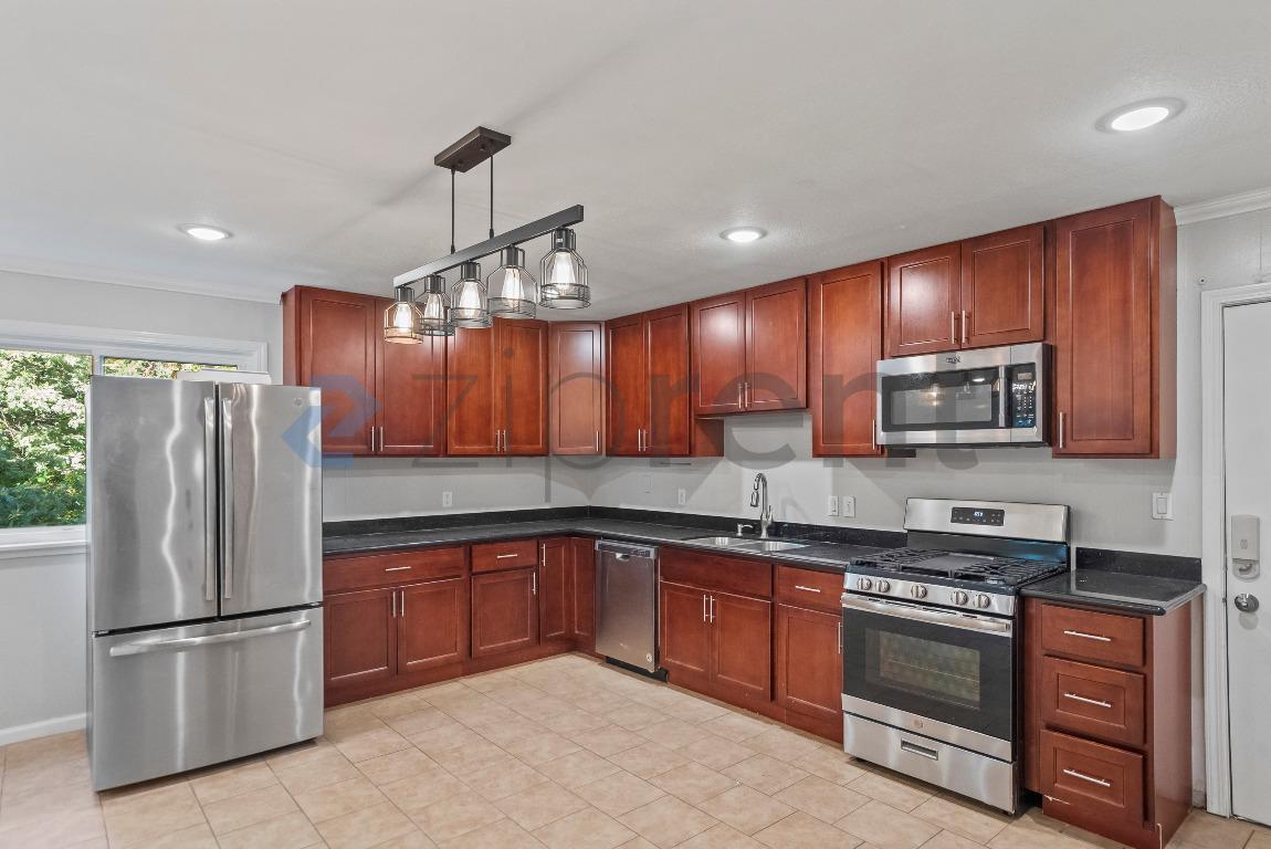 Building Photo - 9 La Salle Ave