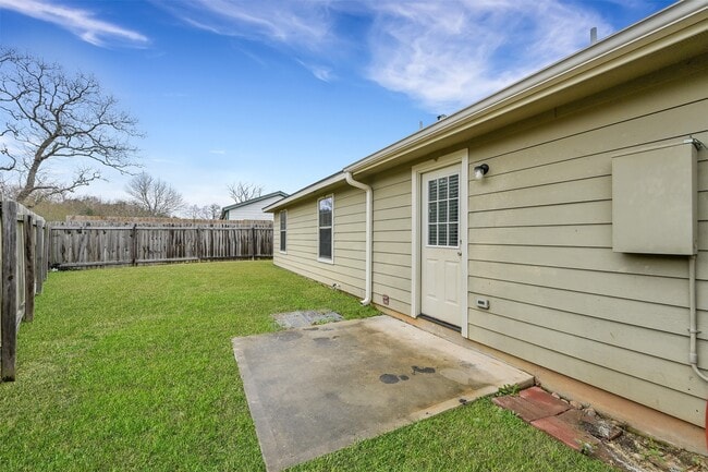 Building Photo - 167 S Bend Ct