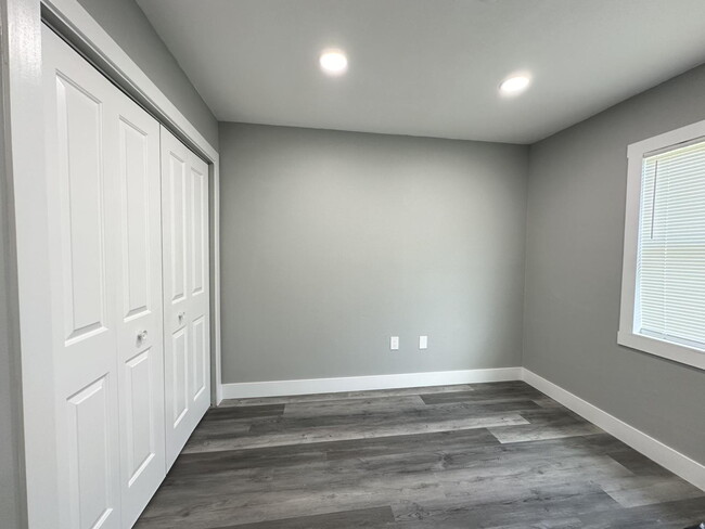 Building Photo - "Charming 3-Bed Oasis with 2 Baths in New ...