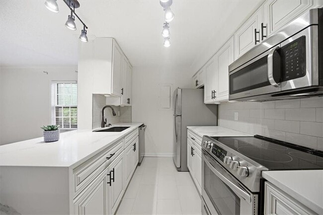 Building Photo - 26 Arpege Way NW