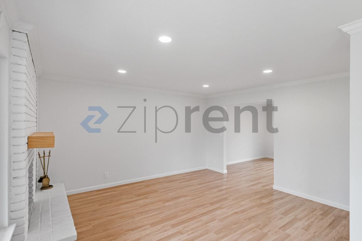Building Photo - Unit