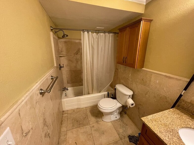 Building Photo - 405 Dunwoody St