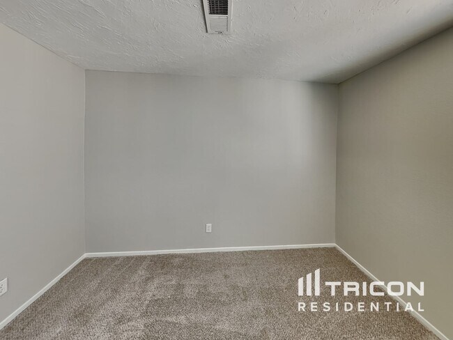 Building Photo - 5723 Deer Valley Dr