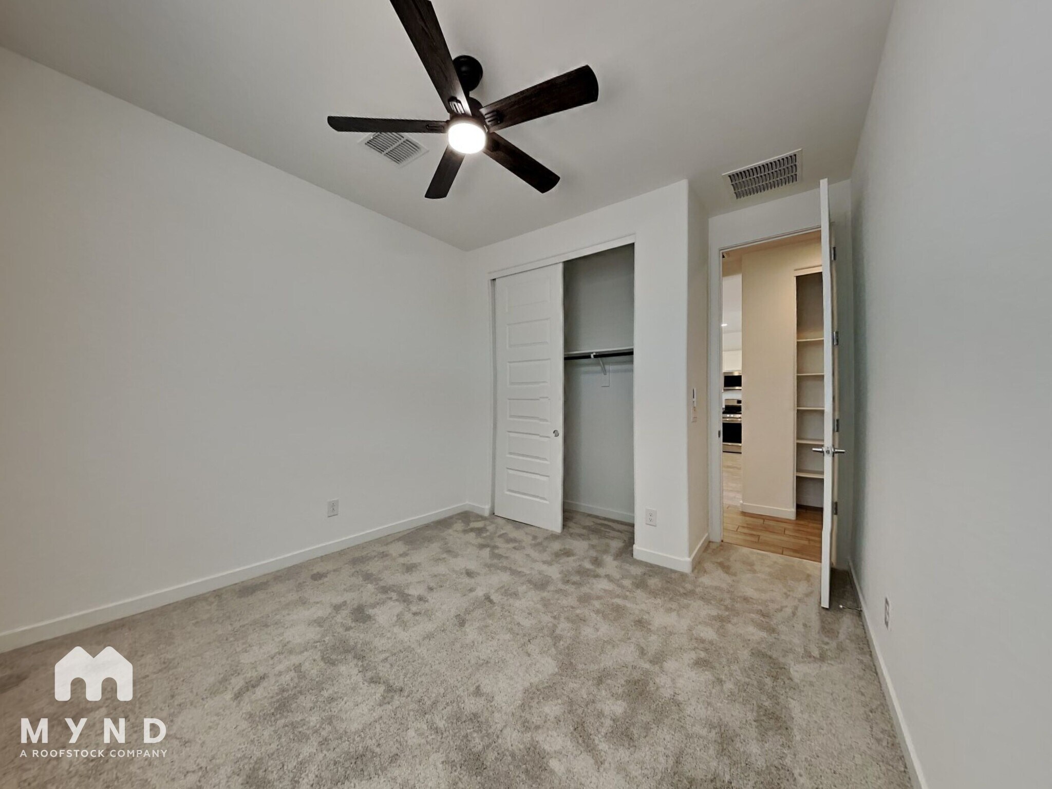 Building Photo - 438 E Diamond Dr