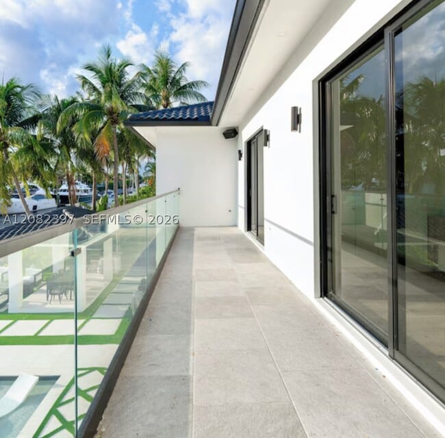 Building Photo - 131 Royal Palm Dr