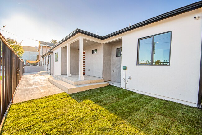 Building Photo - 4573 Triggs St