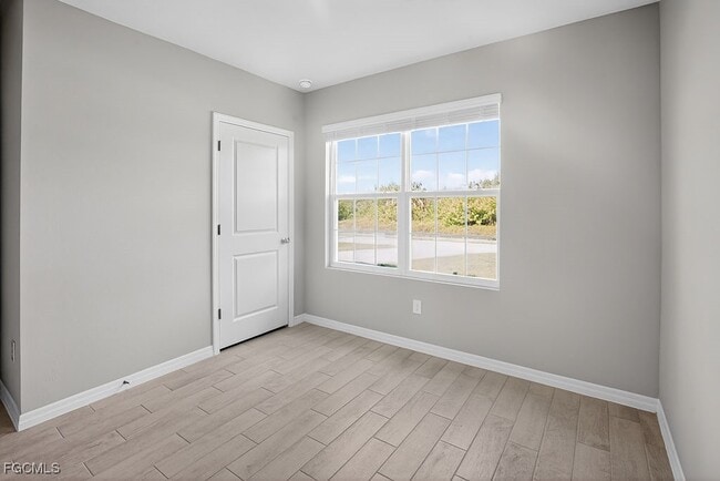 Building Photo - 553 Kingsbury Ln