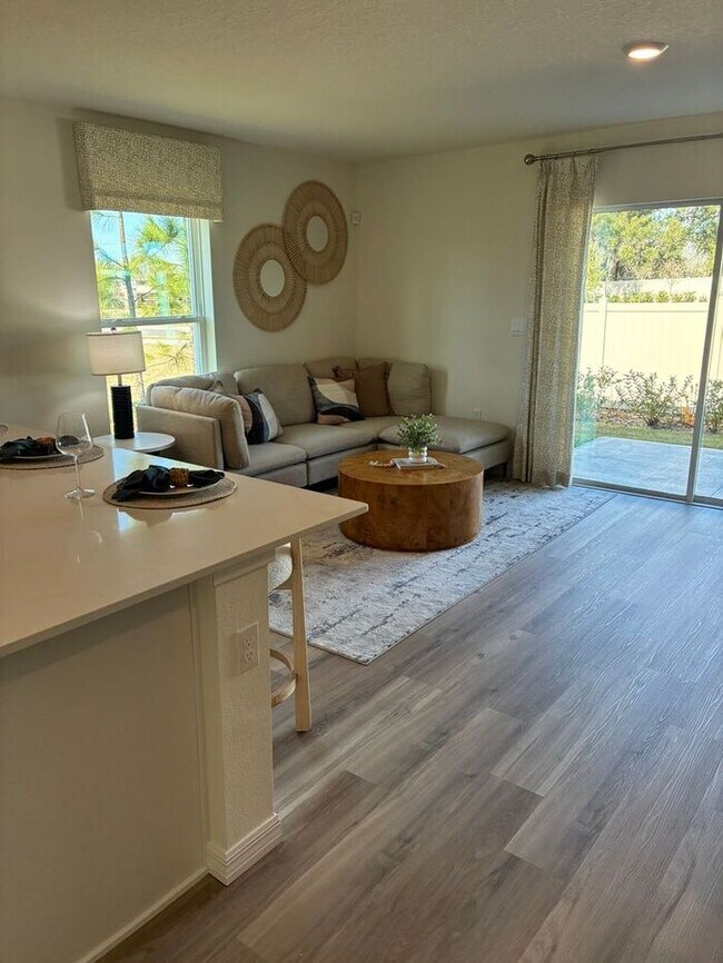 Building Photo - 3 Bedroom, 2.5 Bath Townhome