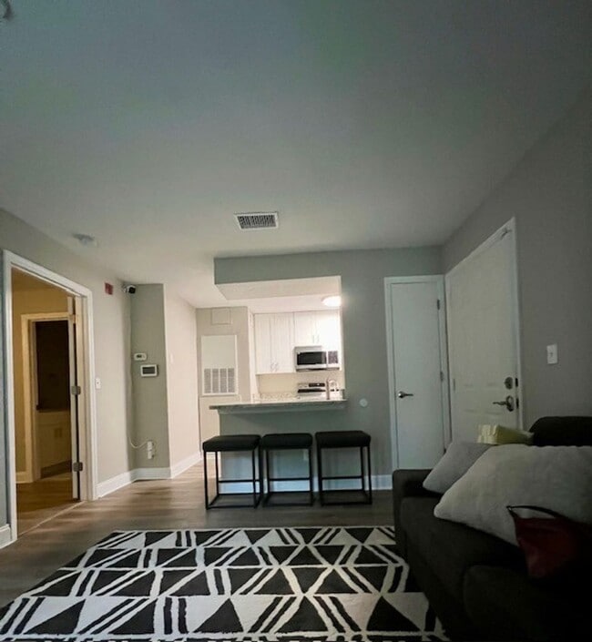 Building Photo - Available now! Newly updated 1/1 in Waterf...