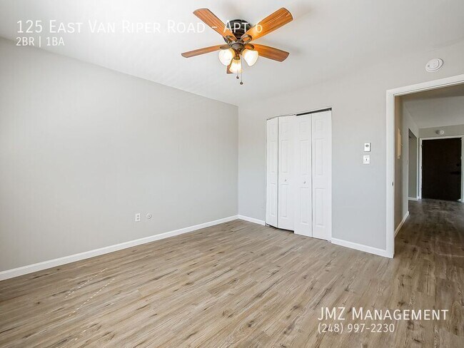 Building Photo - 125 E Van Riper Rd