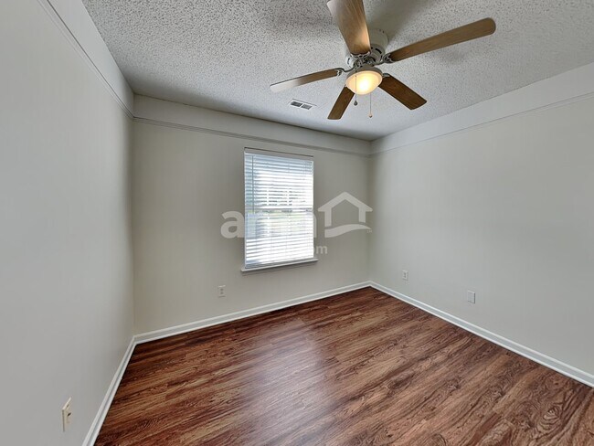 Building Photo - 6118 Goldenfield Dr