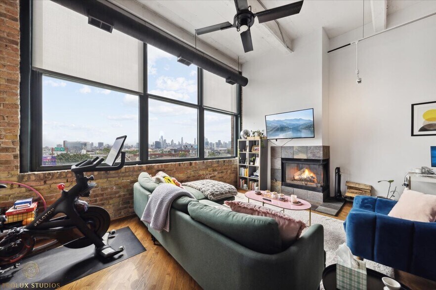 Building Photo - 1720 N Marshfield Ave