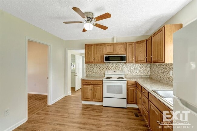 Building Photo - Newly Renovated 2 Bedroom 1 Bath in La Cro...