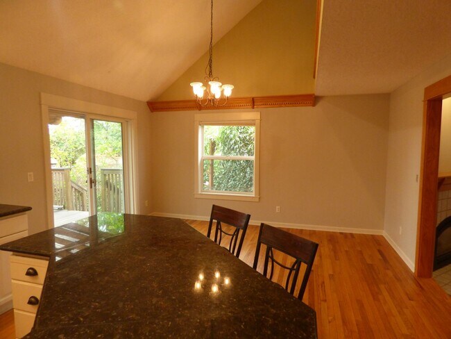 Building Photo - 3 bed 2 bath in Northeast Salem