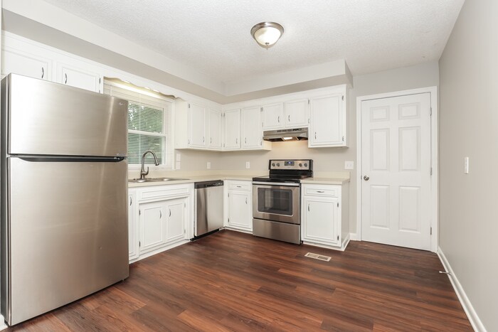 Building Photo - 4873 Everest Dr