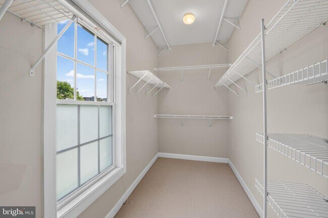 Building Photo - 30 Sharpstead Ln