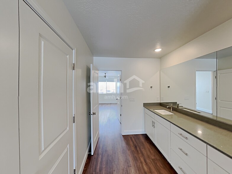 Building Photo - 1287 N Wagon Wy