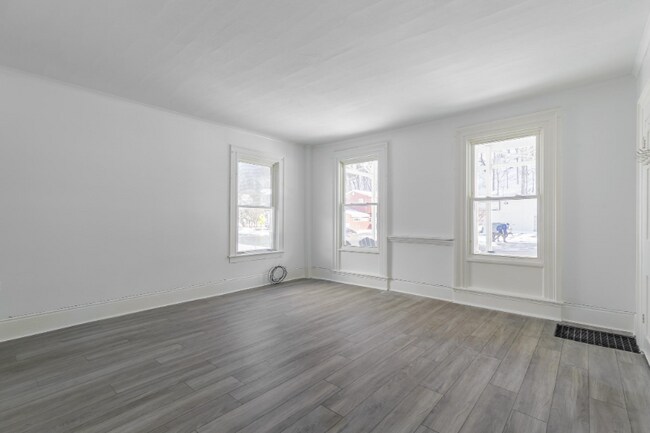 Building Photo - 297 Genesee St