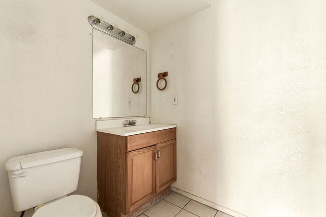 Building Photo - 5742 N 43rd Dr