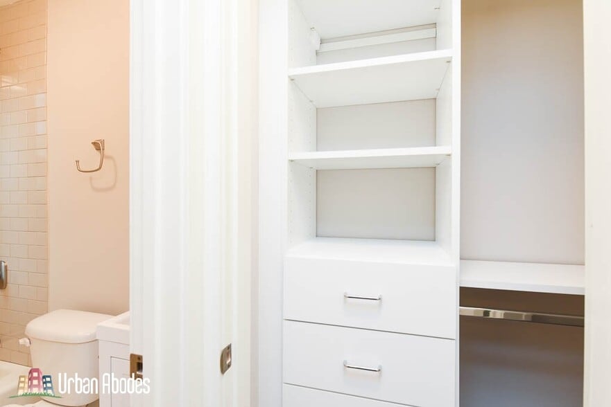 Building Photo - 645 W Wrightwood Ave