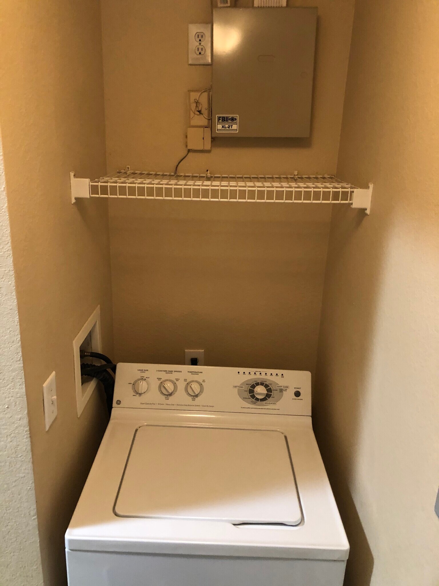 Building Photo - 5475 Vineland Rd