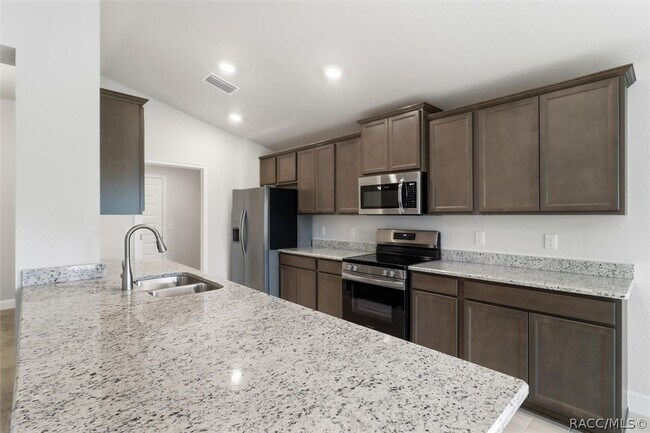 Building Photo - 336 W Rexford Dr