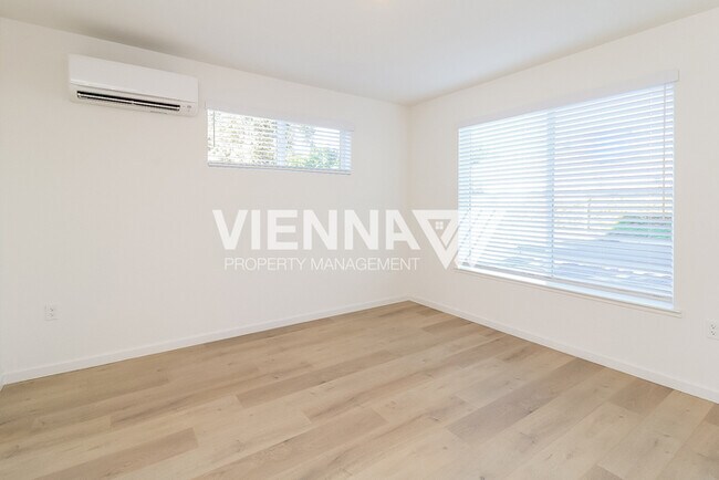 Building Photo - 7998 Quiet Knolls Dr