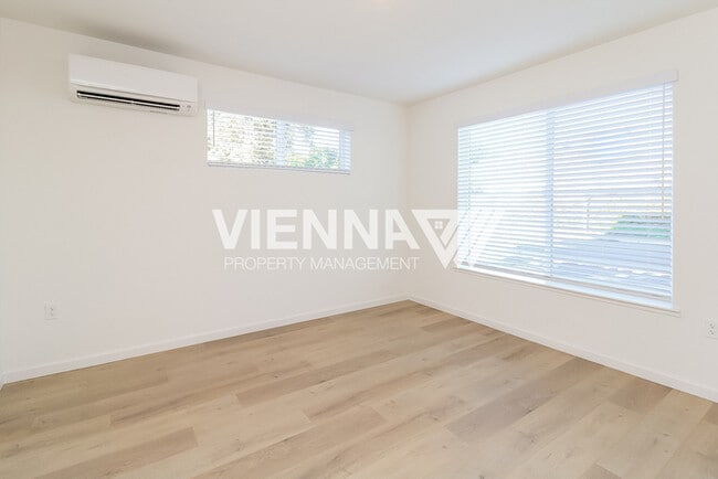 Building Photo - 8006 Quiet Knolls Dr