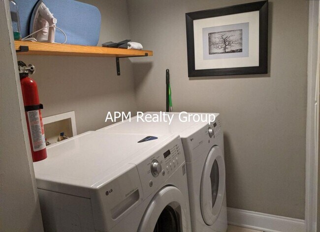 Building Photo - ALL UTILITIES INCLUDED