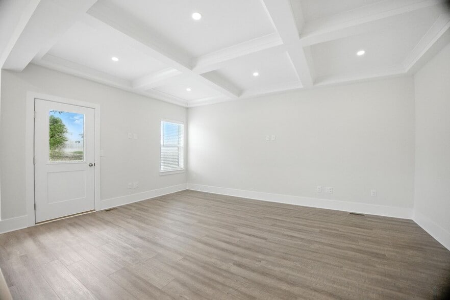 Building Photo - 3 Kessel Run