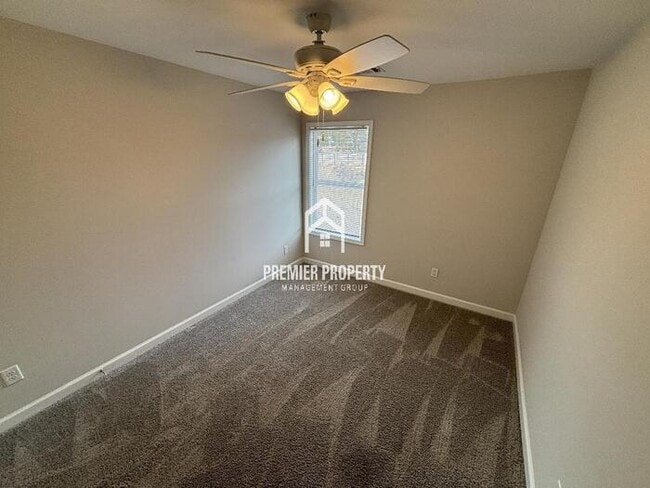 Building Photo - 224 Bradford Circle - Available Now!
