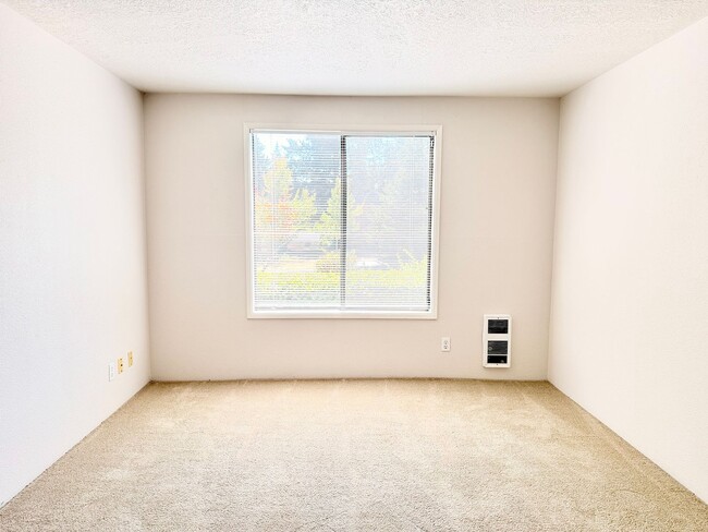 Building Photo - 6951-6957 Montauk Circle