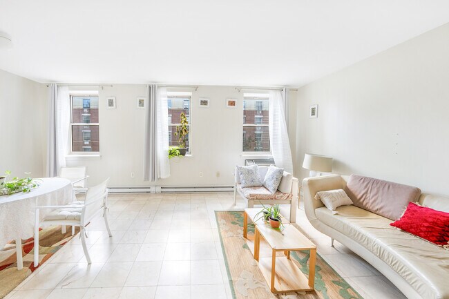 Building Photo - 55 E 117th St