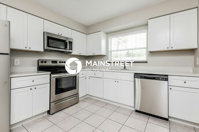 Building Photo - 3 Bedroom Pet-Friendly Home in ALTAMONTE SPRINGS, FL with Main Street Renewal