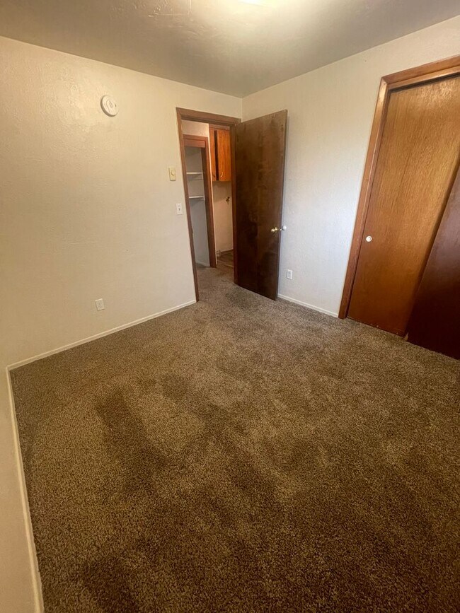 Building Photo - 45-55-65-75 'E' Street