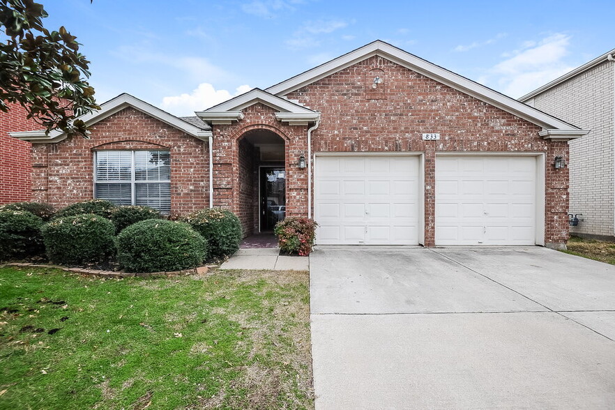 Primary Photo - 833 Lariat Dr