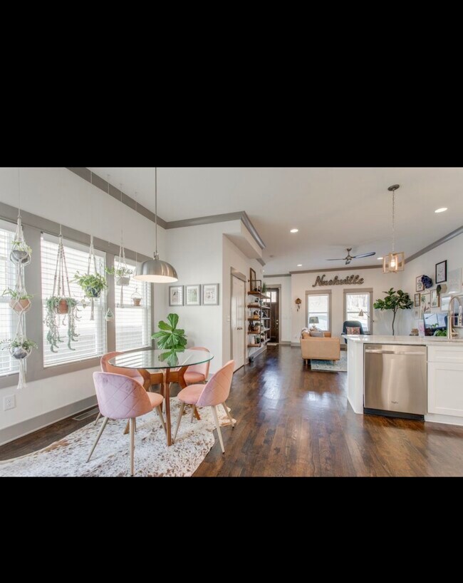 Building Photo - 2209 15th Ave N