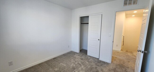 Building Photo - 6139 Rathbone St