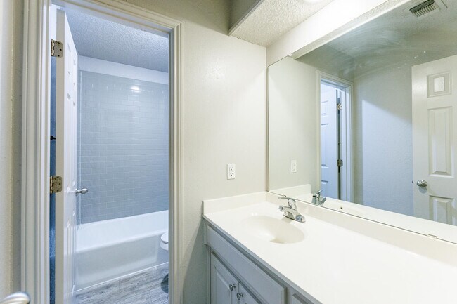 Building Photo - 9603 Orlando Ave