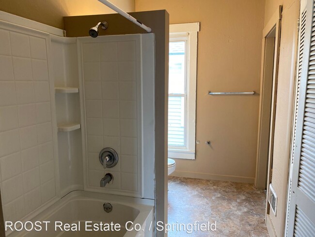 Building Photo - 3 br, 1.5 bath House - 236 E Northern Ave