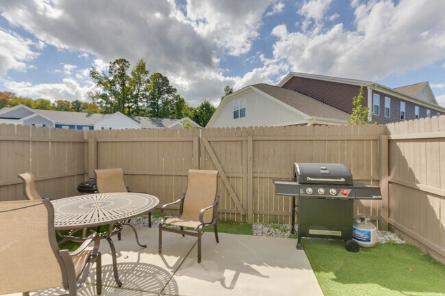 Building Photo - 2416 Trafton Pl