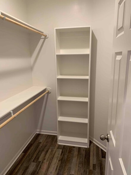 Building Photo - 715 S Pecan St